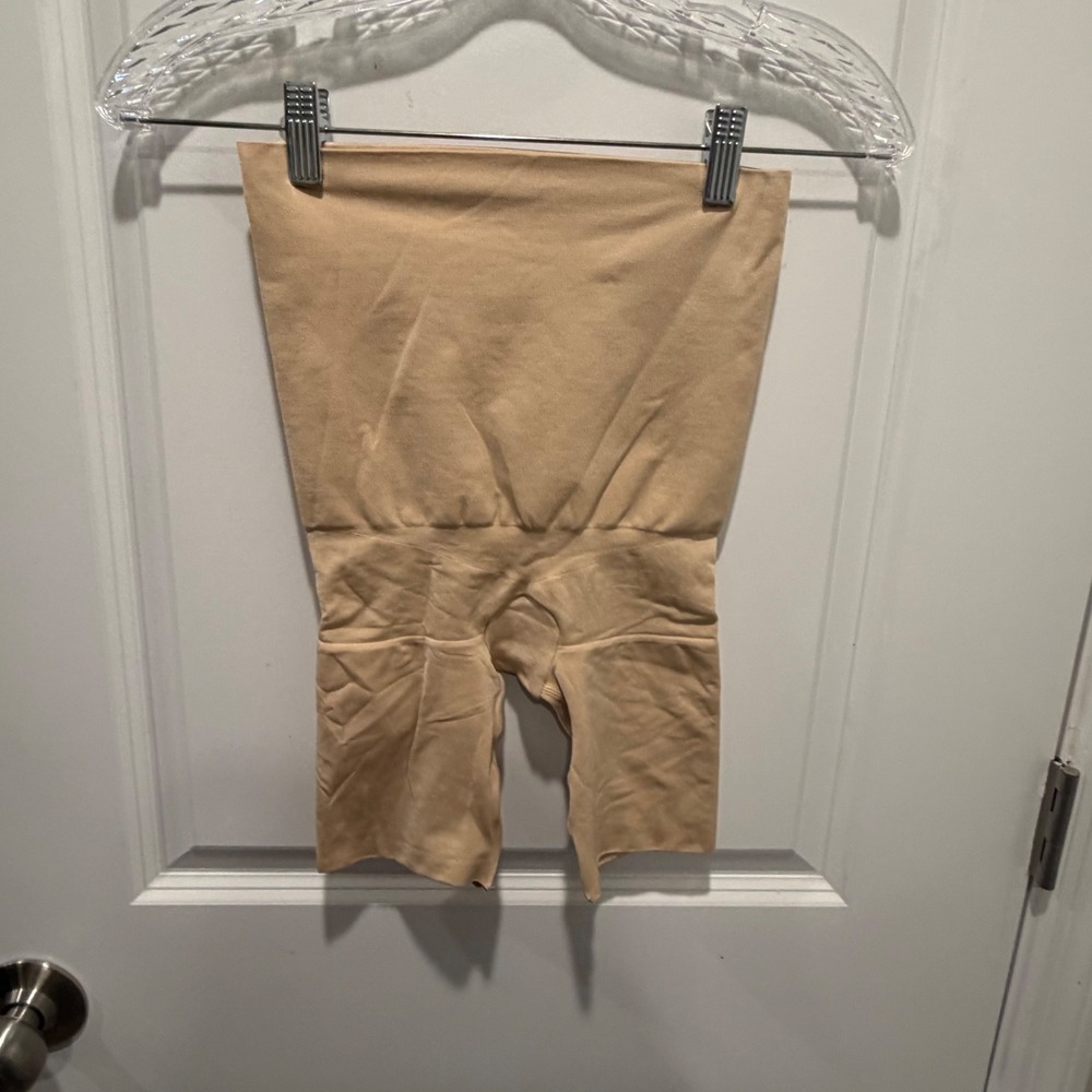 ASSETS‎ by SPANX Womens Shapewear Shorts High Waist Tummy Control Nude Medium